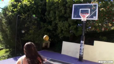 Sporty chick Casey Calvert sucks a cock at the basketball ground