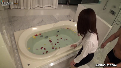 Clothed Asian babe Kimoko Tsuji gets her pussy toyed in the bathtub