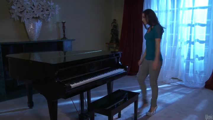 Party slut Chanel Preston plays piano and shit Free Porn Videos | ePornAny.