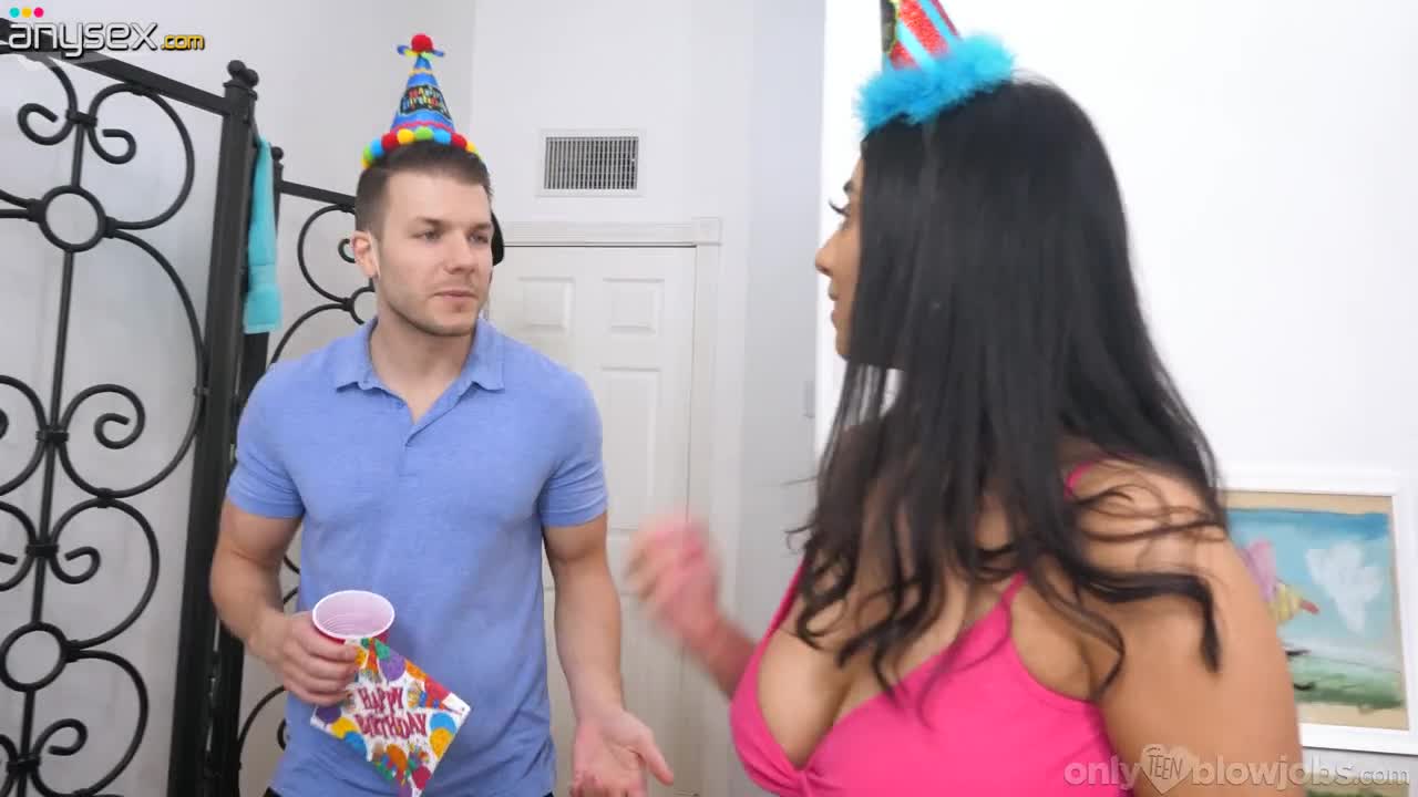 Babe with huge cans Violet Myers gives a birthday blowjob to her stepbrother Free Porn Videos | ePornAny.