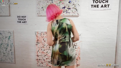 Pink-haired art lover gets some dick in art gallery