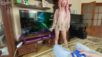 Lucky gamer dude eating his stepsister's ass like groceries