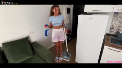 Slim Petite House-cleaner Provides the 1-st Class Service To Her Boss's Dick To Get a Good Feedback