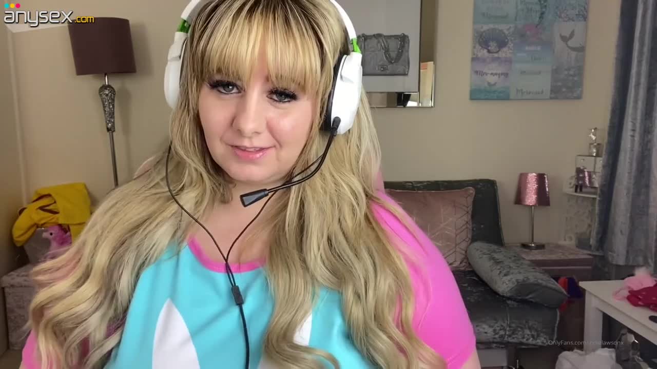 Cute blonde BBW sucks rubber dick and toys pussy Free Porn Videos | ePornAny.