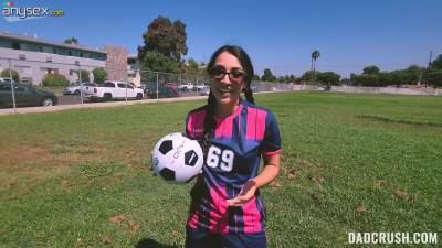 Nerdy sports gal Madison Wilde is her to pitch her pussy for an attack