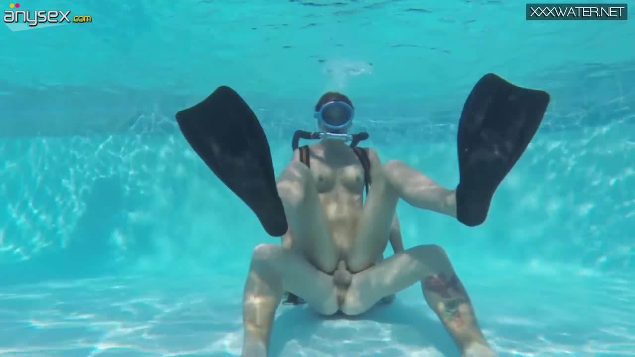 Nude diving girl in scuba Minnie Manga gives a good blowjob under the water Free Porn Videos | ePornAny.