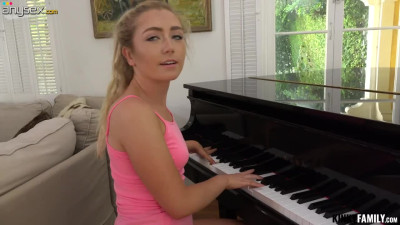 Blond pianist Dakota Bleu provides her boyfriend with a great blowjob