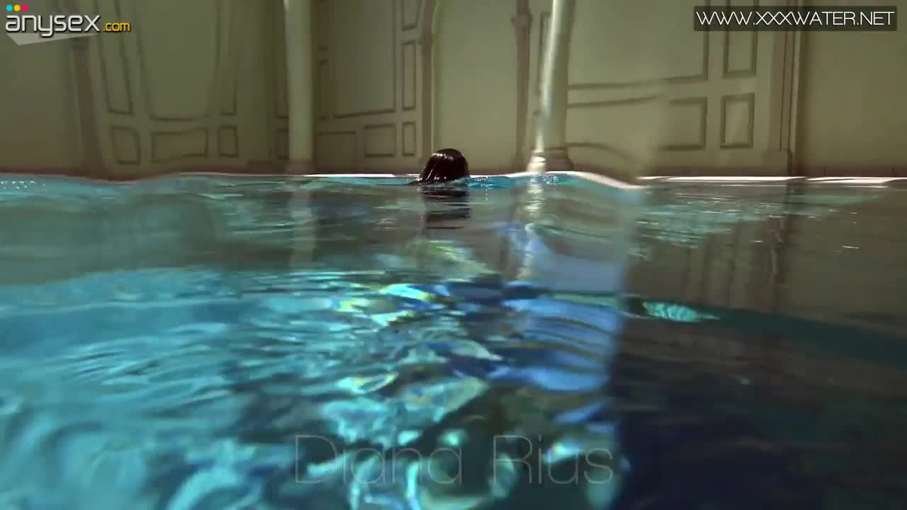 Spanish swimming girl Diana Rius shows striptease under the water Free Porn Videos | ePornAny.