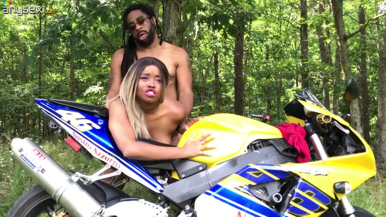 Horny guy Don Whoe bangs ebony GF Nina Rivera in the park in broad daylight Free Porn Videos | ePornAny.