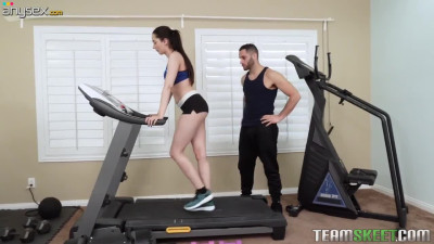 Sport babe Kyra Rose gets intimate with horny fitness instructor