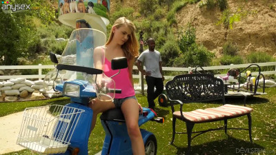 Filthy white babe Hannah Hays gets her pussy blacked in the park