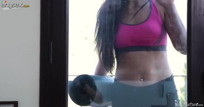 Fitness chick Alexa Tomas is sucking a dick and getting laid at the gym