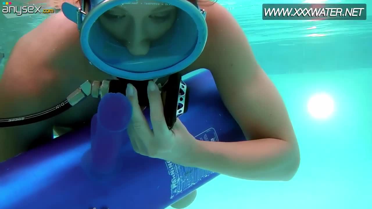 Hot diver Minnie Manga is masturbating her pussy under the water Free Porn Videos | ePornAny.