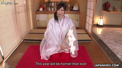 Skilled Asian whore in kimono Yume Sorano gives her head