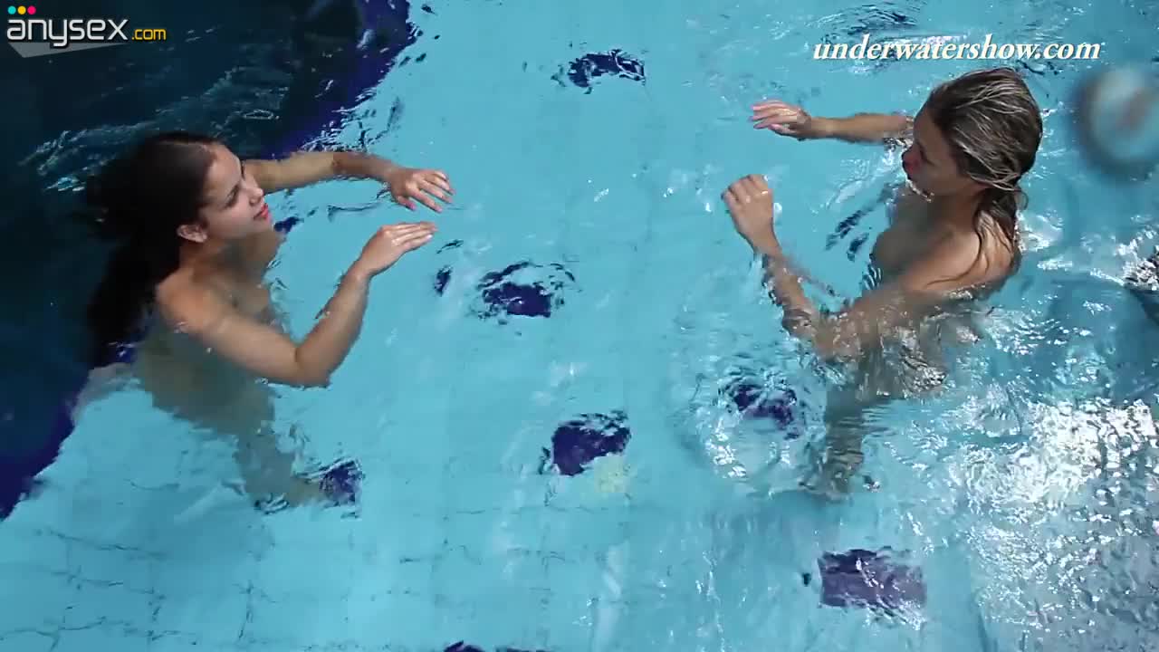 Two naked babes Iva Brizgina and Paulinka performs underwater show Free Porn Videos | ePornAny.