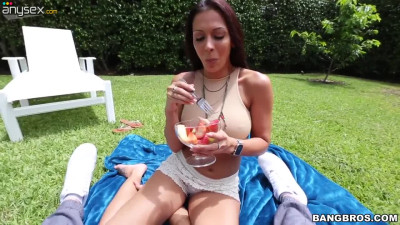 Lecherous chick Rachel Starr gives blowjob in the garden and takes cum on her big boobs