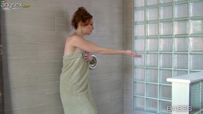 Nice red haired chick Crystal Clark is masturbating her muff in the shower in front of the mirror