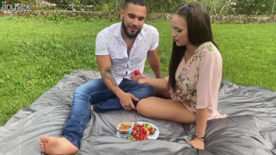 Picnic sex with busty amateur wife ends with oral creampie